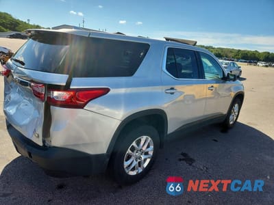 Trzecie zdjęcie samochodu z tyłu: 2021 CHEVROLET TRAVERSE LS VIN:1GNERFKW4MJ265480 - miniatura