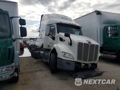 Czwarte zdjęcie samochodu z boku: 2019 PETERBILT 579 SEMI TRUCK VIN:1XPBDP9X9KD600824 - miniatura