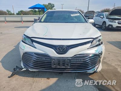Piąte zdjęcie samochodu w środku: 2018 TOYOTA CAMRY XLE VIN:4T1B11HK3JU118891 - miniatura