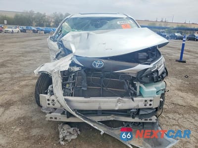 Piąte zdjęcie samochodu w środku: 2022 TOYOTA SIENNA XLE VIN:5TDJRKEC5NS087049 - miniatura