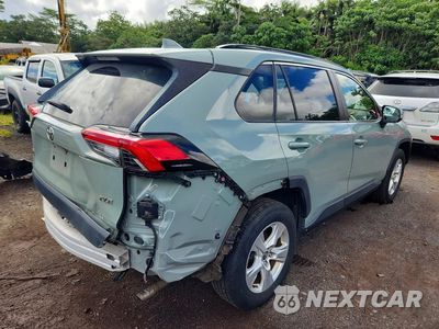 Trzecie zdjęcie samochodu z tyłu: 2020 TOYOTA RAV4 XLE VIN:JTMW1RFV5LD058648 - miniatura