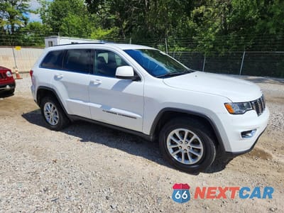 Czwarte zdjęcie samochodu z boku: 2022 JEEP GRAND CHEROKEE LAREDO E VIN:1C4RJFAG5NC117033 - miniatura