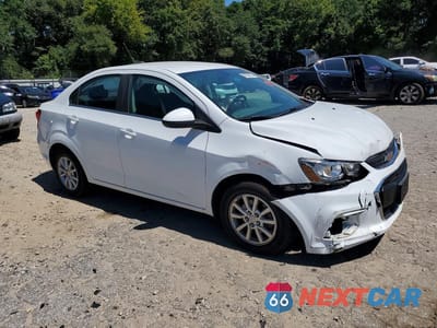 Czwarte zdjęcie samochodu z boku: 2017 CHEVROLET SONIC LT VIN:1G1JD5SGXH4113872 - miniatura