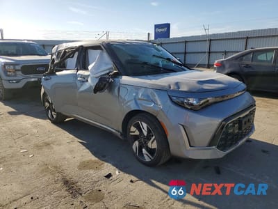 Czwarte zdjęcie samochodu z boku: 2023 KIA SOUL GT LINE VIN:KNDJ53AU6P7846241 - miniatura