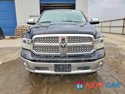 Piąte zdjęcie samochodu w środku: 2018 RAM 1500 LARAMIE VIN:1C6RR7VM9JS227136 - miniatura