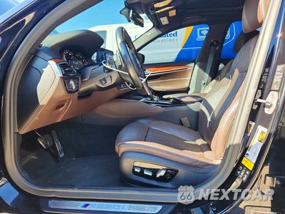 Zdjęcie 7 z 13 samochodu: 2018 BMW M550XI VIN:WBAJB9C56JB286966 - miniatura