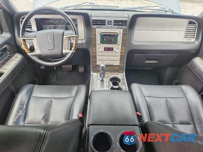 Zdjęcie 8 z 13 samochodu: 2010 LINCOLN NAVIGATOR VIN:5LMJJ2J55AEJ04472 - miniatura