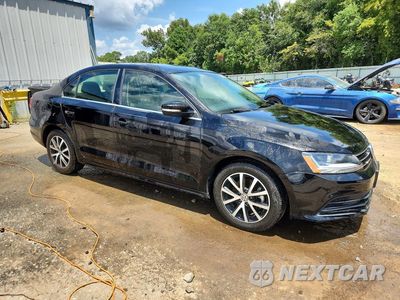 Czwarte zdjęcie samochodu z boku: 2017 VOLKSWAGEN JETTA SE VIN:3VWDB7AJ7HM258632 - miniatura