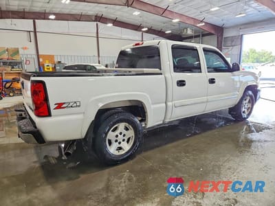 Trzecie zdjęcie samochodu z tyłu: 2005 CHEVROLET SILVERADO K1500 VIN:2GCEK13T451342896 - miniatura
