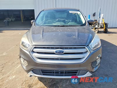 Piąte zdjęcie samochodu w środku: 2019 FORD ESCAPE SE VIN:1FMCU9GD6KUA69359 - miniatura