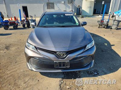 Piąte zdjęcie samochodu w środku: 2018 TOYOTA CAMRY LE VIN:4T1B11HK5JU518399 - miniatura
