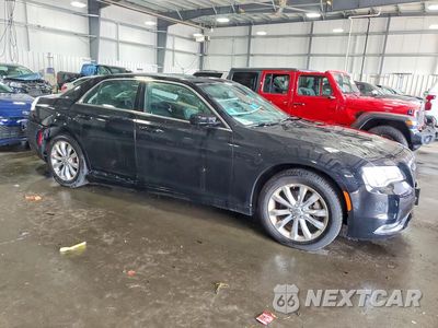 Czwarte zdjęcie samochodu z boku: 2018 CHRYSLER 300 TOURING VIN:2C3CCARG9JH235766 - miniatura