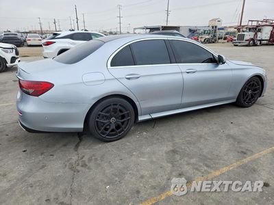 Trzecie zdjęcie samochodu z tyłu: 2021 MERCEDES-BENZ E 350 VIN:W1KZF8DB7MA925655 - miniatura