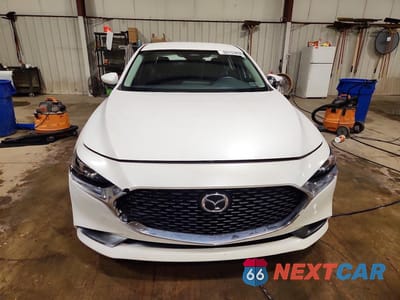 Piąte zdjęcie samochodu w środku: 2024 MAZDA 3 VIN:3MZBPAAM3RM435484 - miniatura