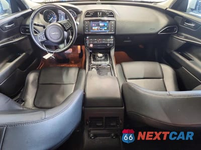 Zdjęcie 8 z 12 samochodu: 2018 JAGUAR XE VIN:SAJAR4FX1JCP34590 - miniatura