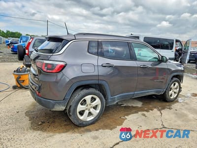 Trzecie zdjęcie samochodu z tyłu: 2019 JEEP COMPASS LATITUDE VIN:3C4NJDBB1KT678917 - miniatura