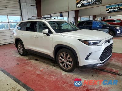 Czwarte zdjęcie samochodu z boku: 2024 TOYOTA GRAND HIGHLANDER LIMITED VIN:5TDAAAB5XRS031041 - miniatura