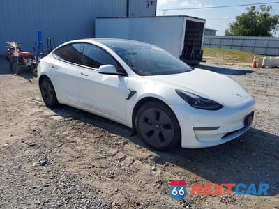 Czwarte zdjęcie samochodu z boku: 2021 TESLA MODEL 3 VIN:5YJ3E1EB6MF992702 - miniatura