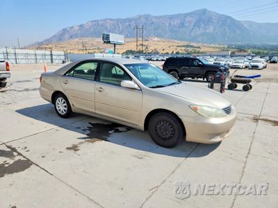 Czwarte zdjęcie samochodu z boku: 2005 TOYOTA CAMRY LE VIN:4T1BE32K85U559124 - miniatura