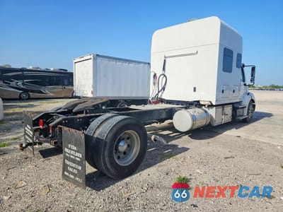 Trzecie zdjęcie samochodu z tyłu: 2020 FREIGHTLINER M2 112 MED - SEMI TRUCK VIN:3ALAC4DV8LDKY5815 - miniatura