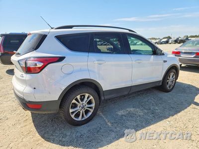 Trzecie zdjęcie samochodu z tyłu: 2018 FORD ESCAPE SE VIN:1FMCU9GD3JUD60318 - miniatura