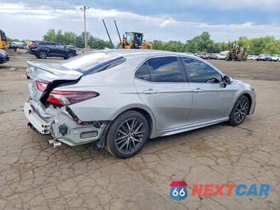 Trzecie zdjęcie samochodu z tyłu: 2024 TOYOTA CAMRY SE VIN:4T1G11BK2RU130010 - miniatura