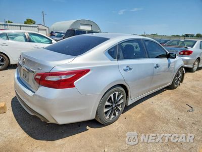 Trzecie zdjęcie samochodu z tyłu: 2018 NISSAN ALTIMA 2.5 SV VIN:1N4AL3AP4JC204945 - miniatura