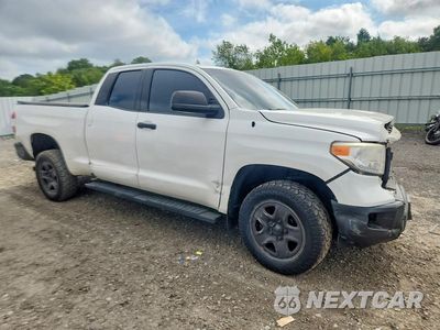 Czwarte zdjęcie samochodu z boku: 2017 TOYOTA TUNDRA SR VIN:5TFUM5F19HX074510 - miniatura