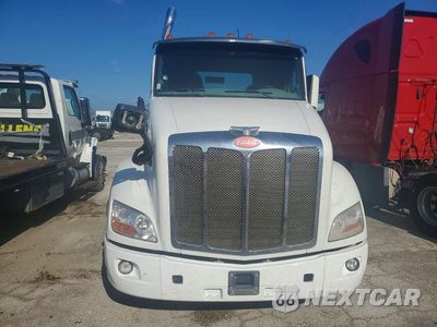 Piąte zdjęcie samochodu w środku: 2018 PETERBILT 579 SEMI TRUCK VIN:1XPBDP9XXJD432433 - miniatura