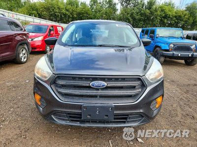 Piąte zdjęcie samochodu w środku: 2017 FORD ESCAPE S VIN:1FMCU9FD5HUC39446 - miniatura