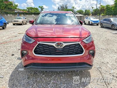 Piąte zdjęcie samochodu w środku: 2022 TOYOTA HIGHLANDER XLE VIN:5TDGZRAH2NS550561 - miniatura