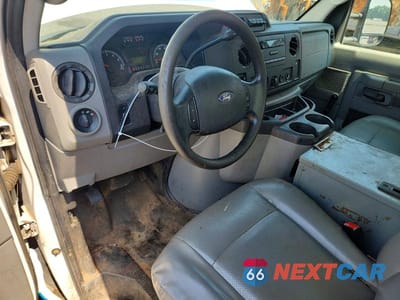 Zdjęcie 8 z 12 samochodu: 2013 FORD ECONOLINE E350 SUPER DUTY CUTAWAY VAN VIN:1FDWE3FL1DDA70194 - miniatura