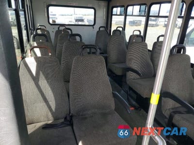 Zdjęcie 6 z 10 samochodu: 2004 FORD ECONOLINE E450 SUPER DUTY CUTAWAY VAN VIN:1FDXE45SX4HA70643 - miniatura