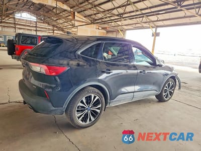 Trzecie zdjęcie samochodu z tyłu: 2021 FORD ESCAPE SE VIN:1FMCU0BZ8MUB31698 - miniatura