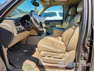 Zdjęcie 7 z 13 samochodu: 2013 CHEVROLET SUBURBAN K1500 LT VIN:1GNSKJE79DR291931 - miniatura