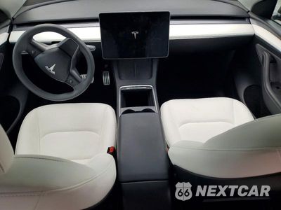 Zdjęcie 8 z 13 samochodu: 2024 TESLA MODEL Y VIN:7SAYGDEF5RF027229 - miniatura