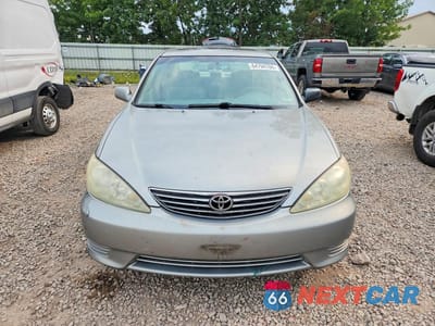 Piąte zdjęcie samochodu w środku: 2005 TOYOTA CAMRY LE VIN:4T1BE32K65U525845 - miniatura