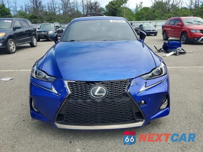 Piąte zdjęcie samochodu w środku: 2018 LEXUS IS 300 VIN:JTHC81D29J5028079 - miniatura