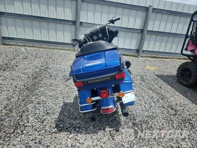 Czwarte zdjęcie samochodu z boku: 2010 HARLEY-DAVIDSON FLHTCU VIN:1HD1FC418AB646415 - miniatura