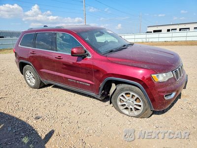 Czwarte zdjęcie samochodu z boku: 2018 JEEP GRAND CHEROKEE LAREDO VIN:1C4RJFAG0JC325735 - miniatura