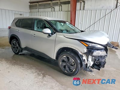 Czwarte zdjęcie samochodu z boku: 2025 NISSAN ROGUE SV VIN:5N1BT3BB7SC811128 - miniatura