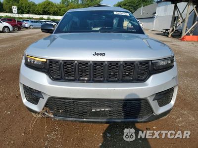 Piąte zdjęcie samochodu w środku: 2025 JEEP GRAND CHEROKEE LAREDO VIN:1C4RJHAG4S8741383 - miniatura
