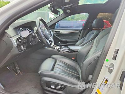 Zdjęcie 7 z 13 samochodu: 2019 BMW 540 XI VIN:WBAJE7C56KG892610 - miniatura