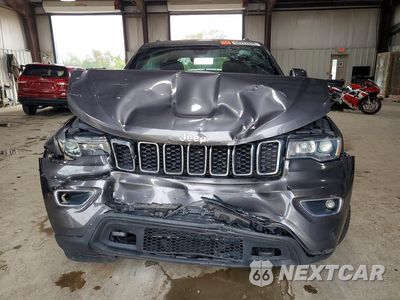 Piąte zdjęcie samochodu w środku: 2017 JEEP GRAND CHEROKEE LAREDO VIN:1C4RJFAG8HC812367 - miniatura