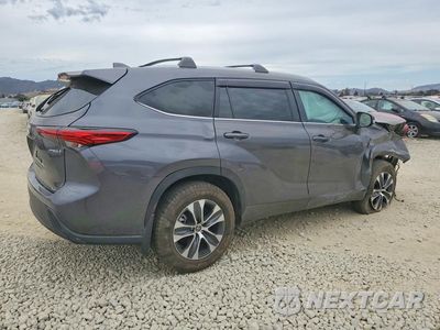 Trzecie zdjęcie samochodu z tyłu: 2023 TOYOTA HIGHLANDER HYBRID XLE VIN:5TDKARAH4PS524712 - miniatura