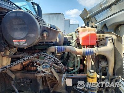 Zdjęcie 10 z 13 samochodu: 2016 VOLVO VNL SEMI TRUCK VIN:4V4NC9EH0GN948755 - miniatura