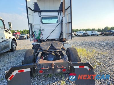 Zdjęcie 6 z 13 samochodu: 2017 VOLVO VNL SEMI TRUCK VIN:4V4N39TGXHN977448 - miniatura