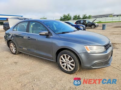 Czwarte zdjęcie samochodu z boku: 2014 VOLKSWAGEN JETTA SE VIN:3VWD07AJ8EM209571 - miniatura