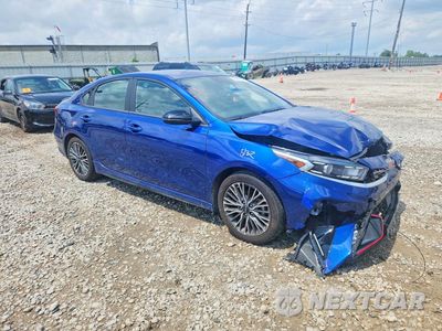 Czwarte zdjęcie samochodu z boku: 2024 KIA FORTE GT LINE VIN:3KPF54AD4RE830392 - miniatura