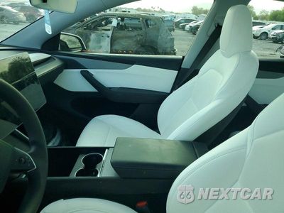 Zdjęcie 7 z 12 samochodu: 2026 TESLA MODEL Y VIN:7SAYGDED8TF404996 - miniatura
